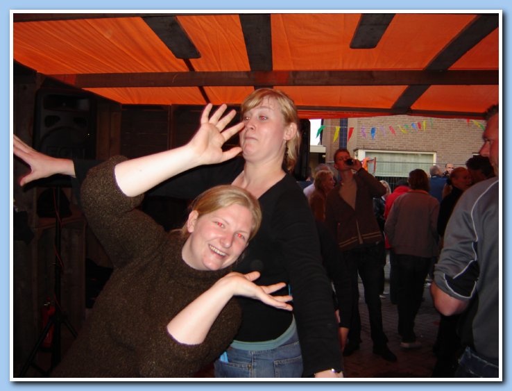 kermisborrel en tuin etc 054